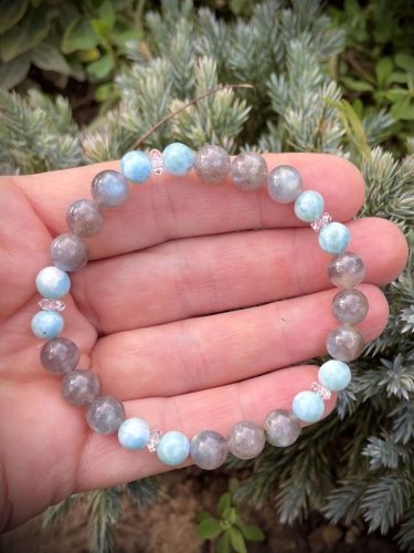 Labradorit-larimár-hegyikristály