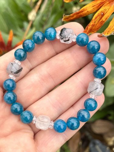 Apatit-turmalinos kvarc kockák