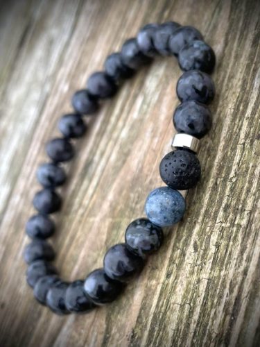 Gabbro-dumortieriit-lávakő